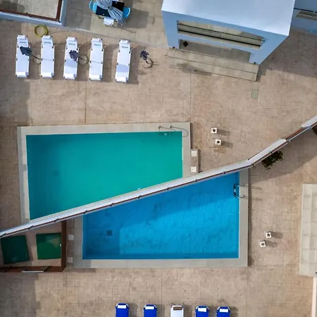 Splendid Zakynthos - 2 Bedrooms - Ocean Pool - Close To Amenities - Walking Distance To Beach *